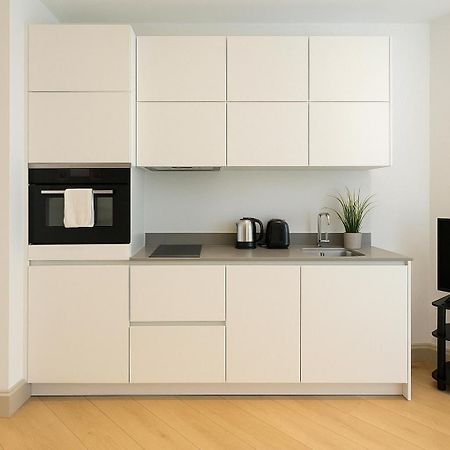Bright Studio Flat - Walk To River Thames & Kingston Town Surbiton Екстер'єр фото