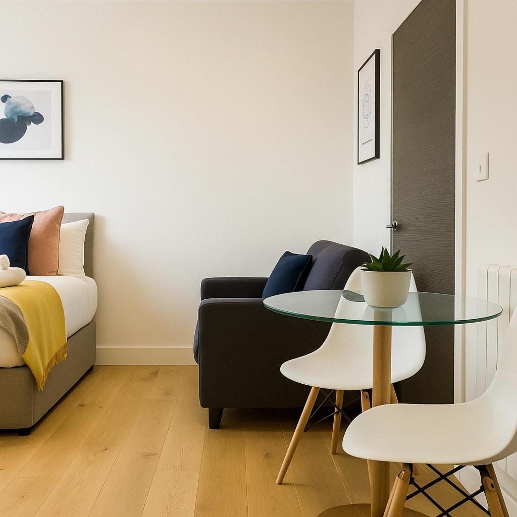 Bright Studio Flat - Walk To River Thames & Kingston Town Surbiton Екстер'єр фото