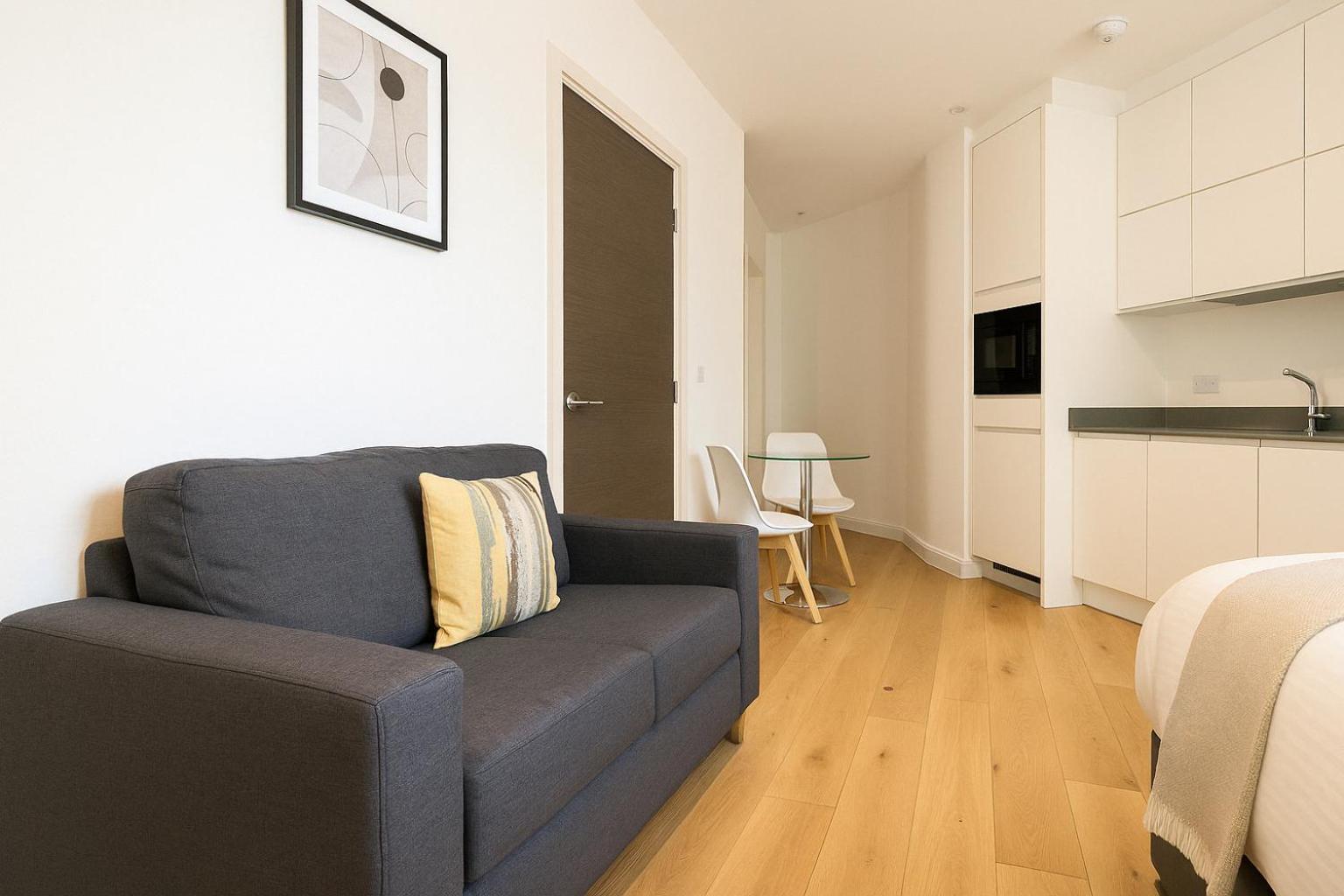 Bright Studio Flat - Walk To River Thames & Kingston Town Surbiton Екстер'єр фото